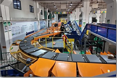 Circular cross-belt sorter running in a customer sorting center